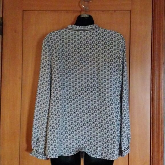 Talbots Women   Cream & Blue Birdcage  Long Sleeves Blouse SizeL - Picture 5 of 13